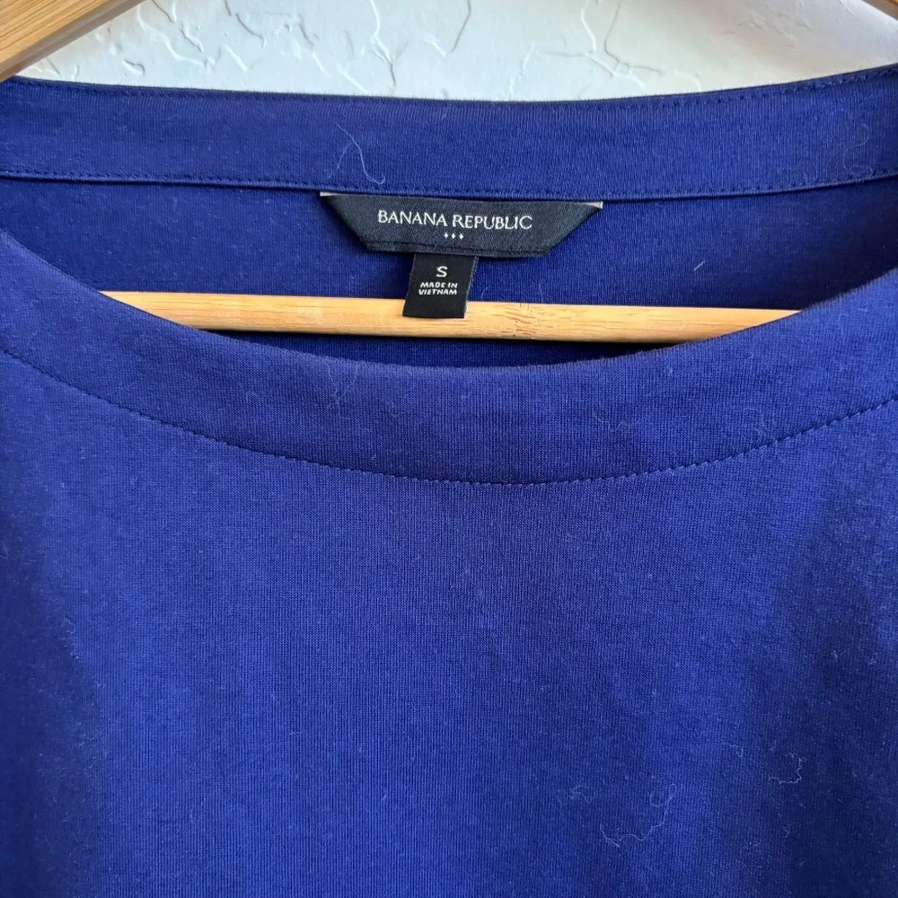 Banana Republic long-sleeve Boatneck Top royal / navy blue , Size Small